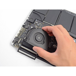 MacBook Pro 15-дюймовый дисплей Retina, конец 2013 года, замена левого вентилятора